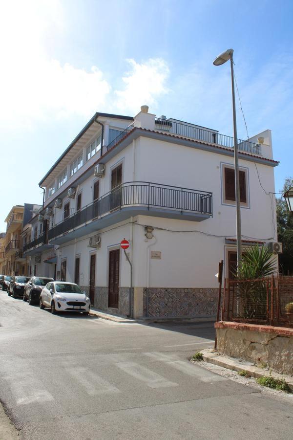 La Stanza Vicino Al Mare , Una Camera Da Letto E Bagno Con Balcone Vista Mare Apartment Balestrate Exterior photo