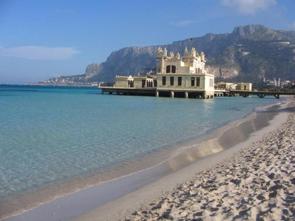 La Stanza Vicino Al Mare , Una Camera Da Letto E Bagno Con Balcone Vista Mare Apartment Balestrate Exterior photo